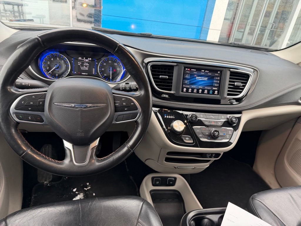Used 2020 Chrysler Pacifica Touring-L image 11