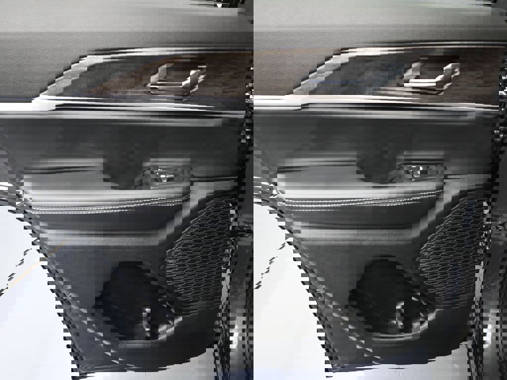 New 2025 Jeep Grand Cherokee Limited w/ Black Appearance Package image 20