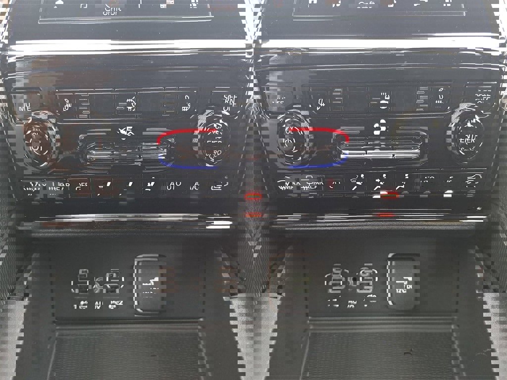 New 2025 Jeep Grand Cherokee Altitude image 21