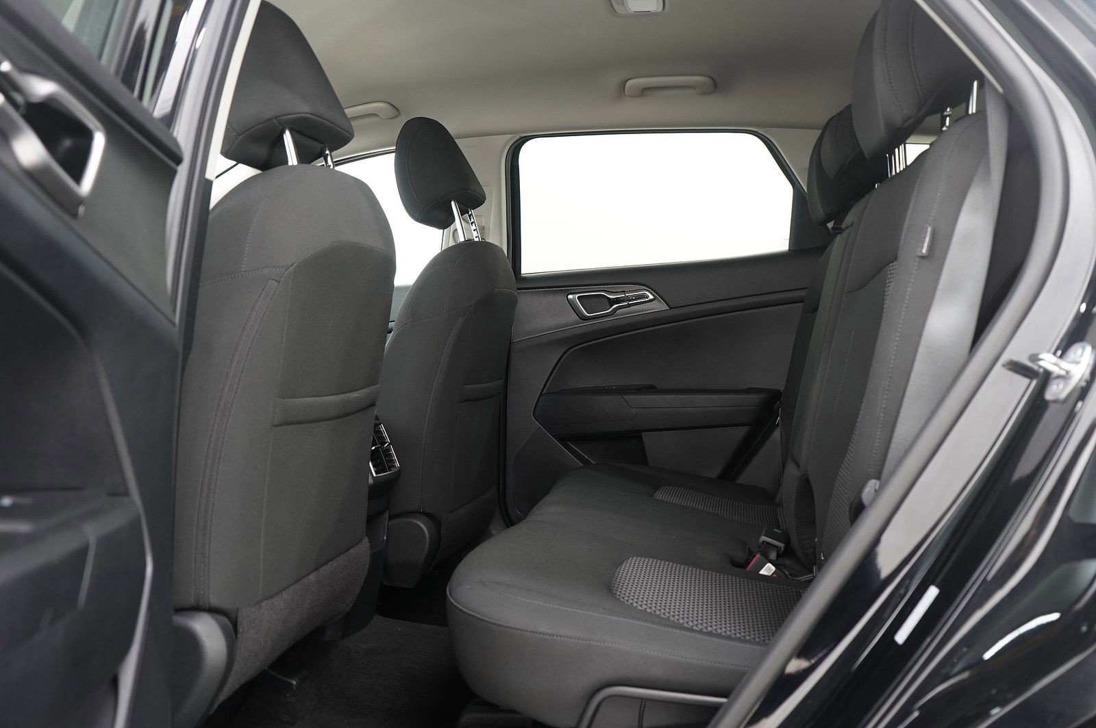 Used 2025 Kia Sportage LX image 18