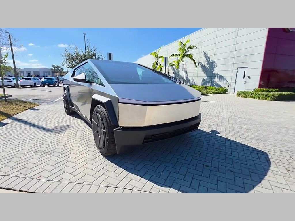 Used 2024 Tesla Cybertruck AWD Crew Cab image 40