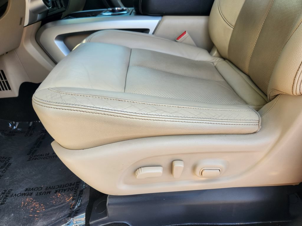 Used 2018 Nissan Titan SL w/ Chrome Package AWD/4WD image 15