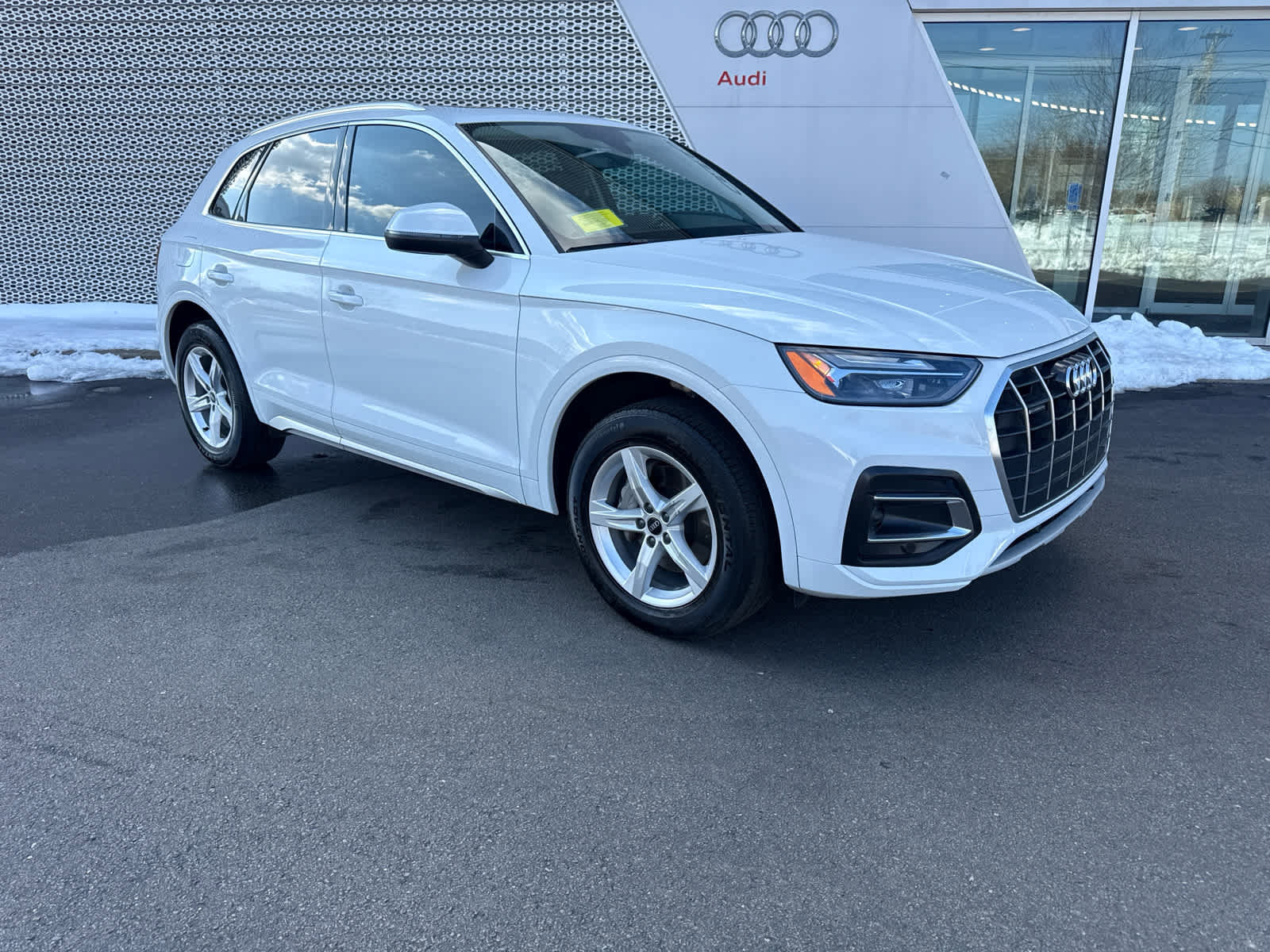 Used 2023 Audi Q5 2.0T Premium w/ Convenience Package image 2