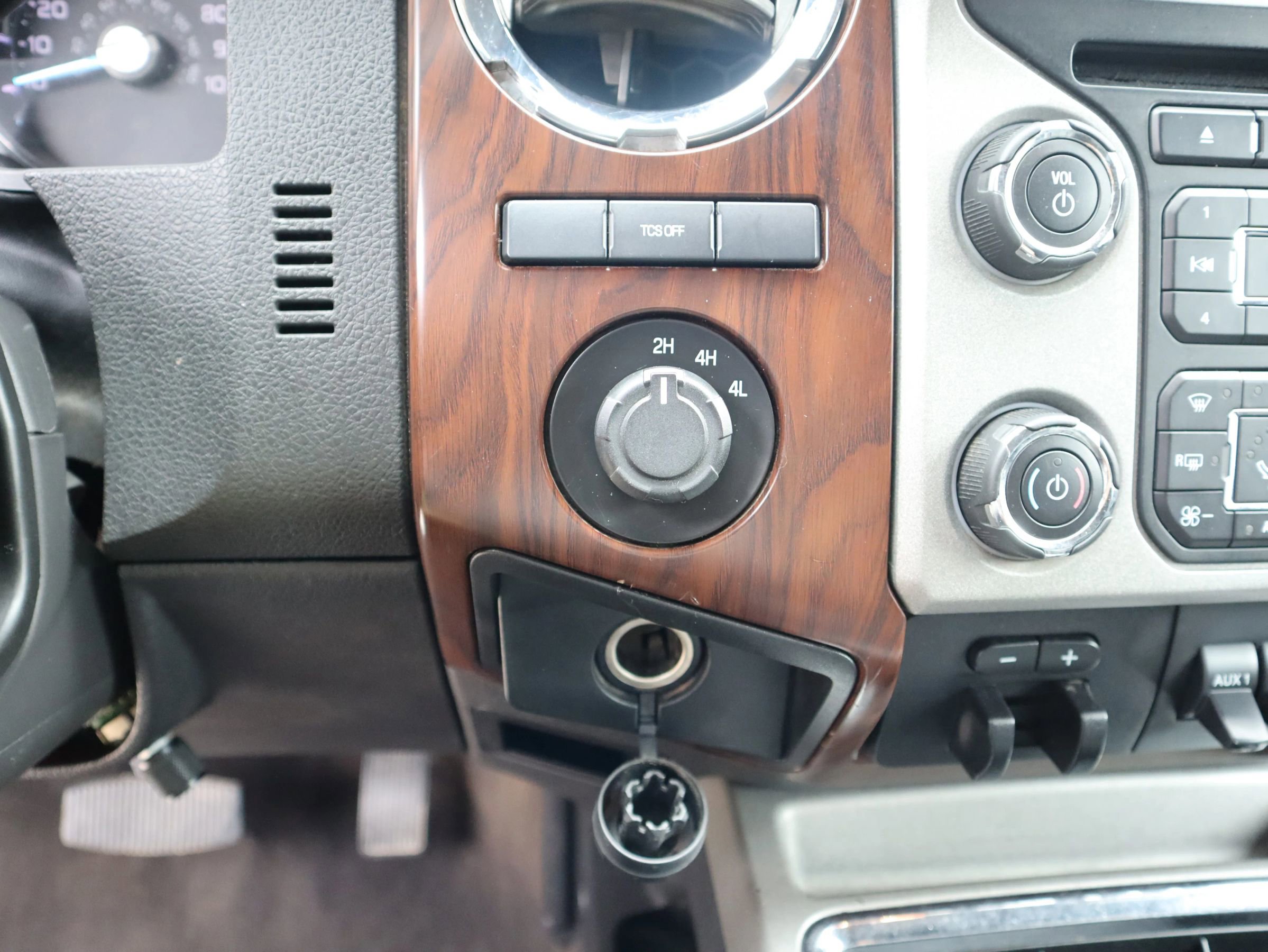 Used 2015 Ford F350 Lariat w/ Lariat Interior Package image 19