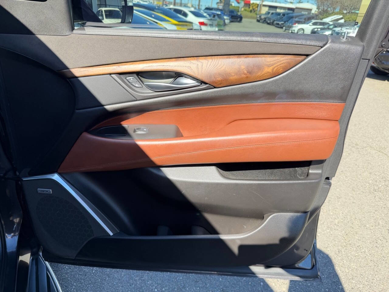 Used 2017 Cadillac Escalade ESV Luxury image 23