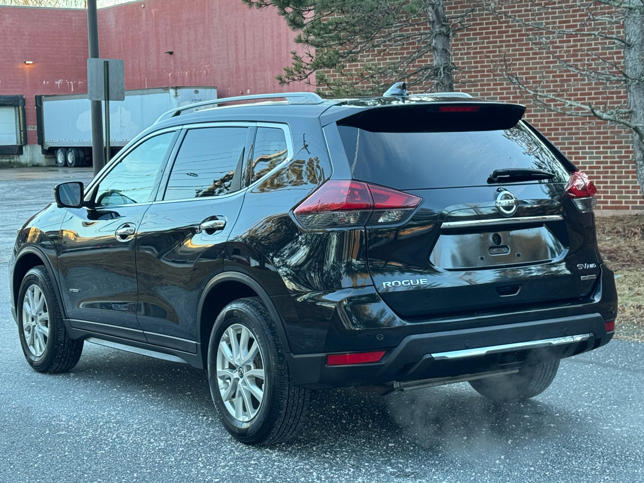 Used 2019 Nissan Rogue SV w/ Premium Package image 4