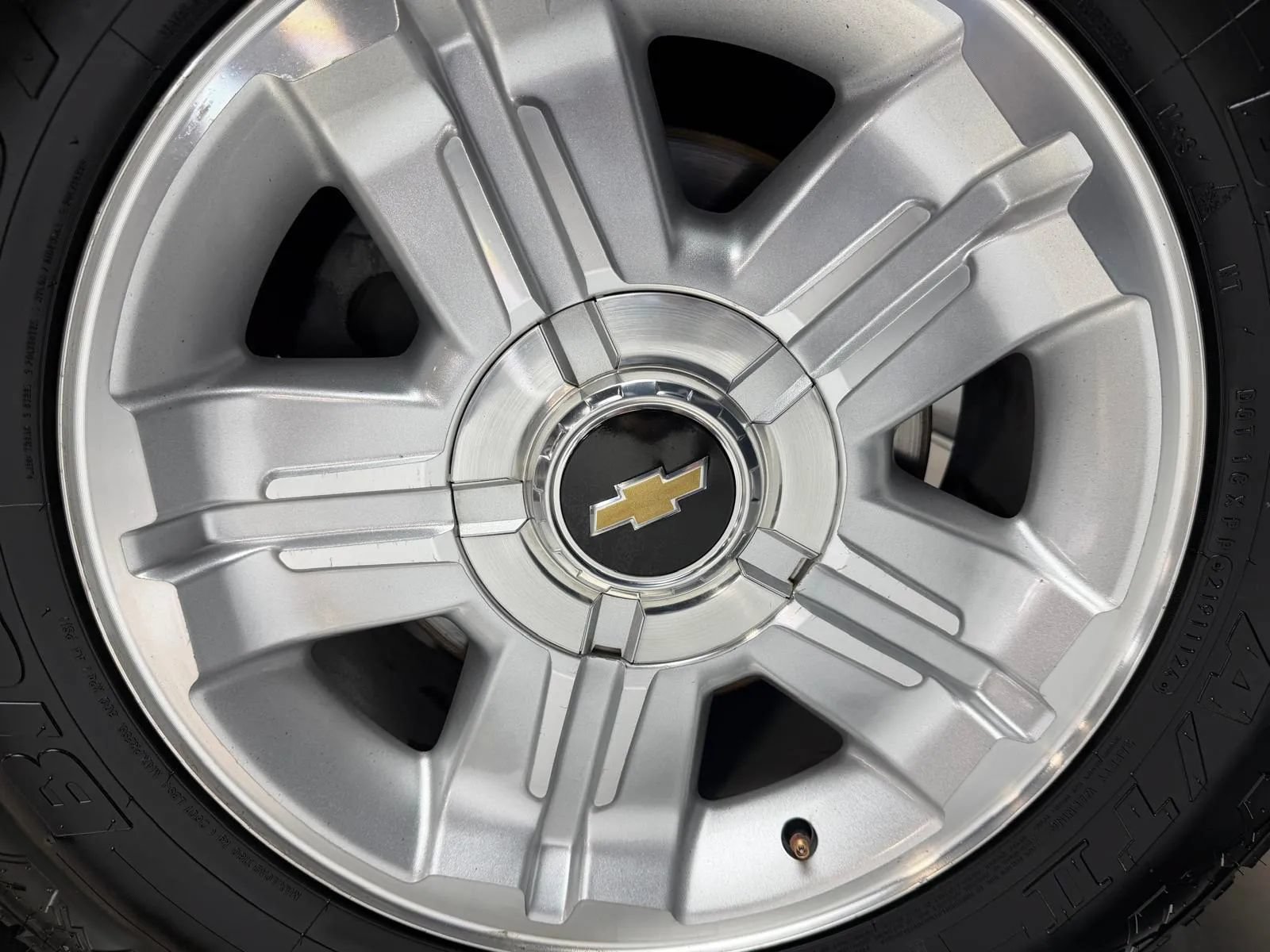Used 2013 Chevrolet Avalanche LT w/ Suspension Package, Off-Road AWD/4WD image 8
