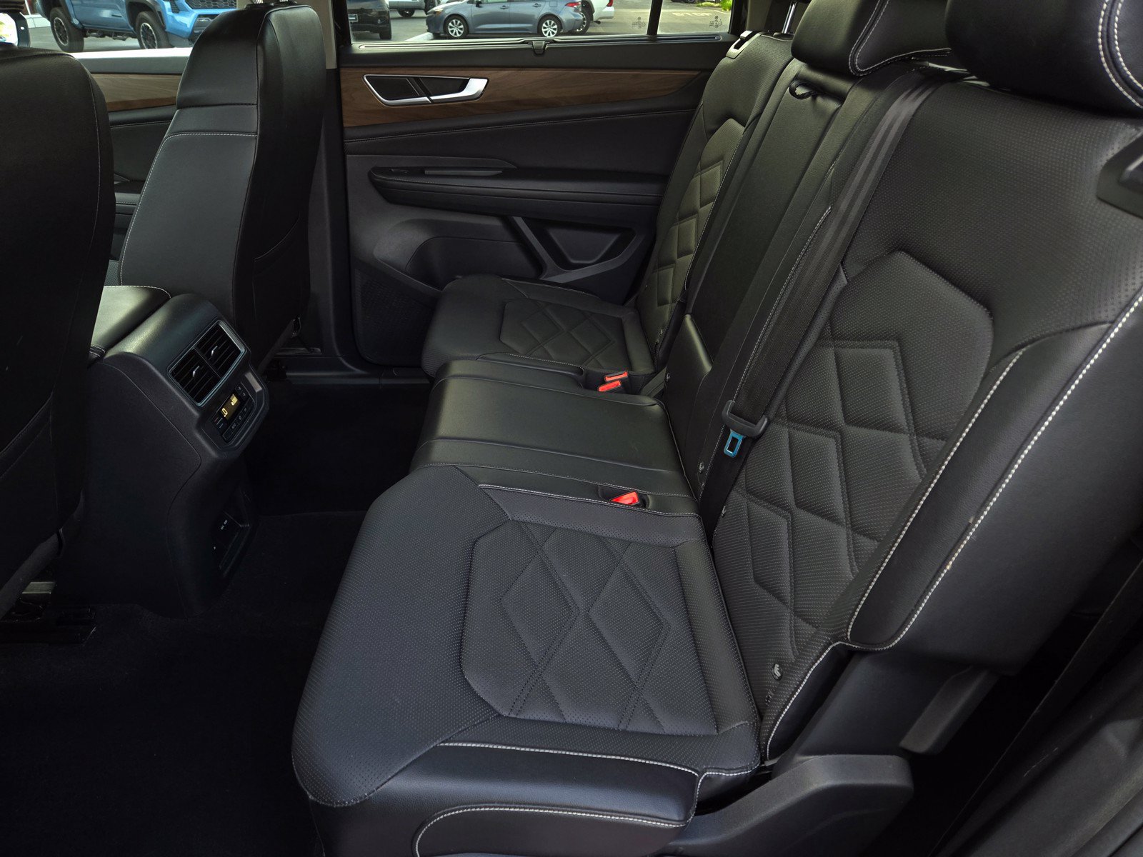 Used 2024 Volkswagen Atlas SE FWD image 11