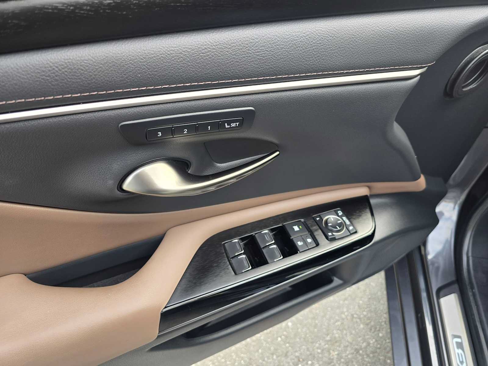 Certified 2023 Lexus ES 350 w/ Premium Package FWD image 19