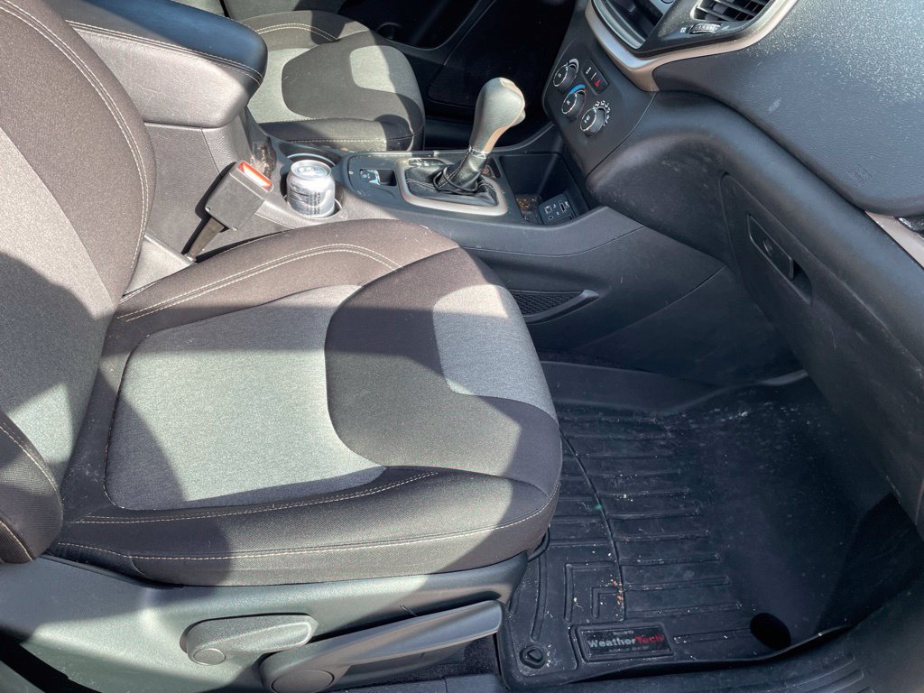 Used 2017 Jeep Cherokee Sport FWD image 10