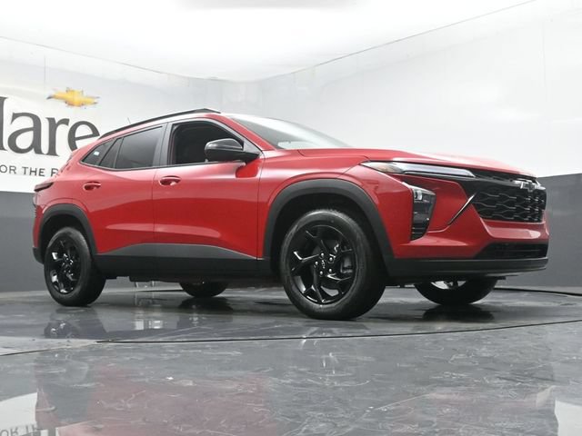 New 2026 Chevrolet Trax LT w/ Midnight Edition FWD image 2