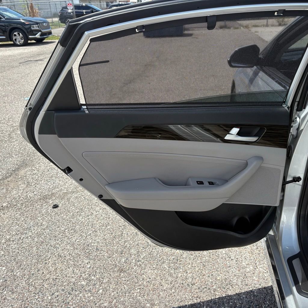 Used 2016 Hyundai Sonata Limited w/ Option Group 02 FWD image 12