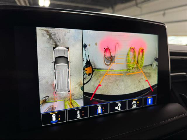 Used 2022 GMC Yukon XL SLT w/ SLT Premium Package AWD/4WD image 17