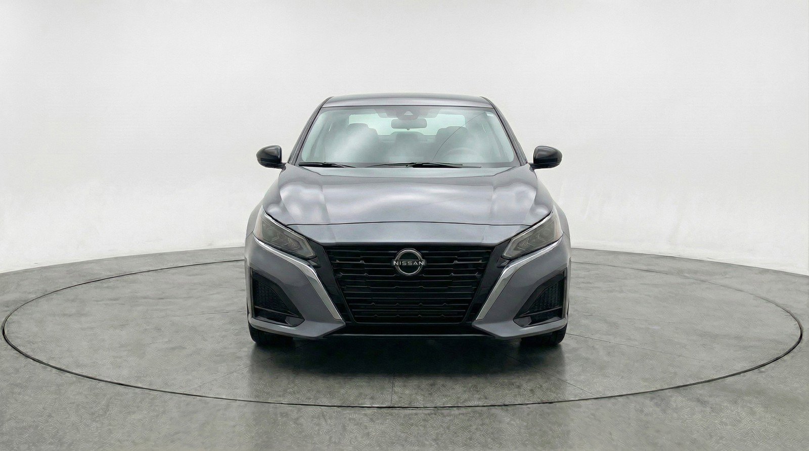 Used 2025 Nissan Altima 2.5 SV FWD image 2