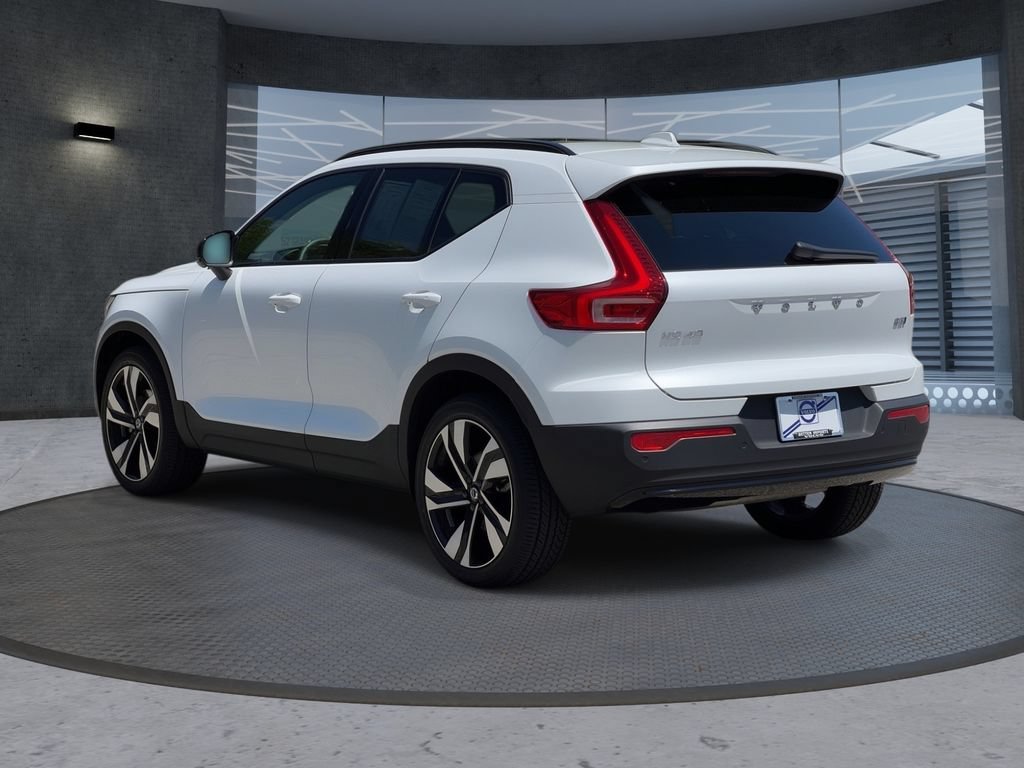 Used 2023 Volvo XC40 B5 Ultimate w/ Climate Package AWD/4WD image 3