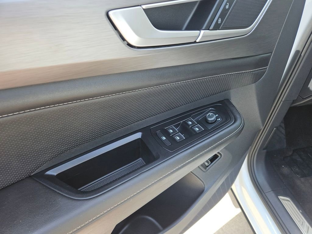 Used 2025 Volkswagen Atlas Cross Sport SE image 13