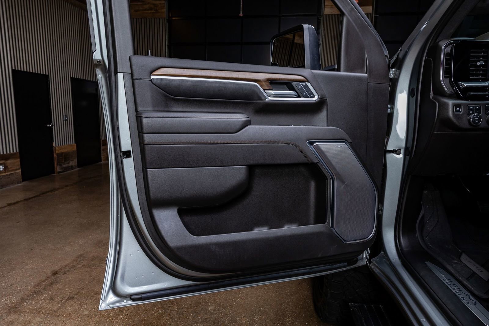 Used 2025 Chevrolet Silverado 2500 High Country w/ Technology Package image 36