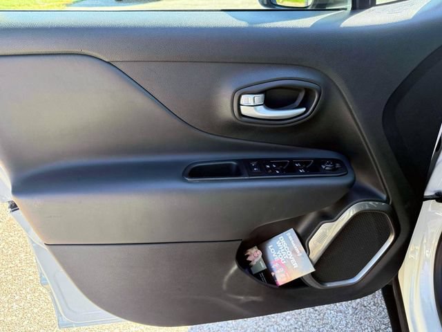 Certified 2023 Jeep Renegade Latitude AWD/4WD image 14