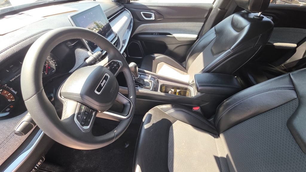 Used 2023 Jeep Compass Latitude AWD/4WD image 12