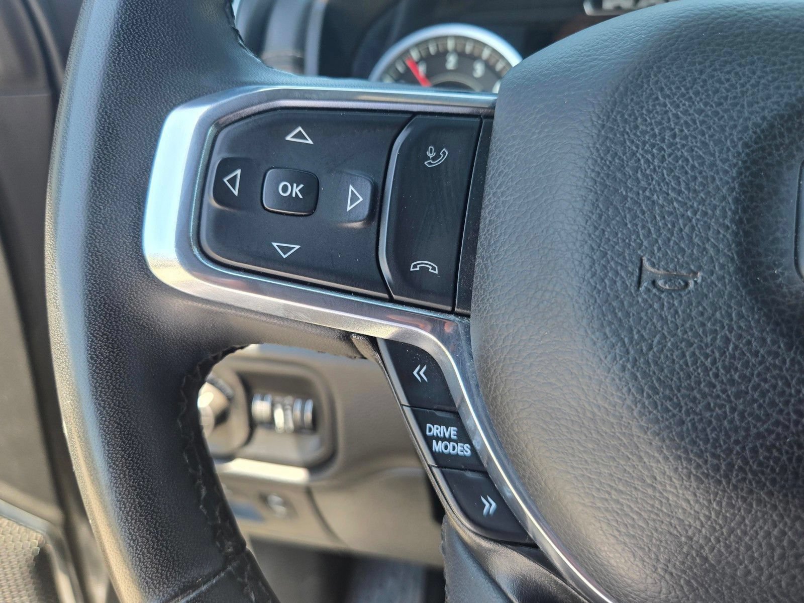 Used 2025 RAM 1500 Laramie AWD/4WD image 16