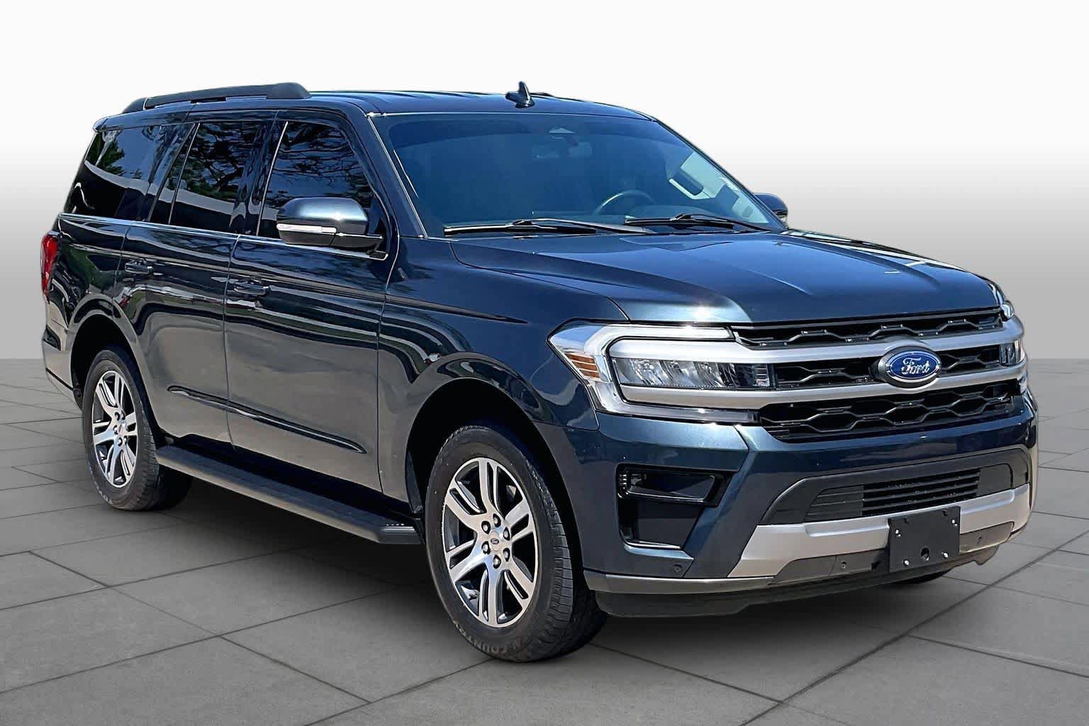 Used 2024 Ford Expedition XLT AWD/4WD image 3