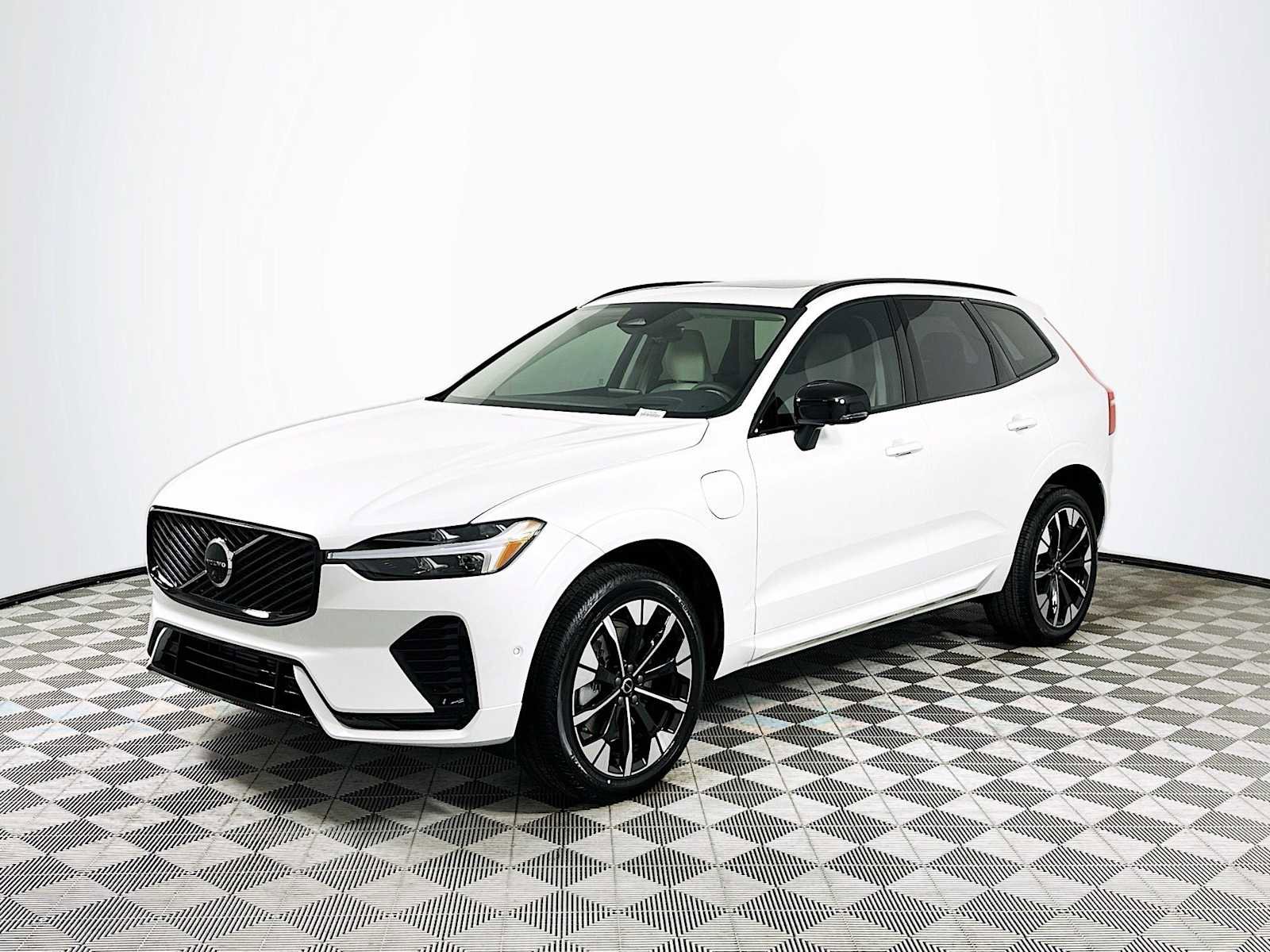 New 2026 Volvo XC60 T8 Ultra w/ Protection Package AWD/4WD image 3