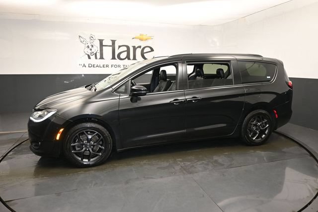 Used 2019 Chrysler Pacifica Limited w/ S Appearance Package FWD image 29