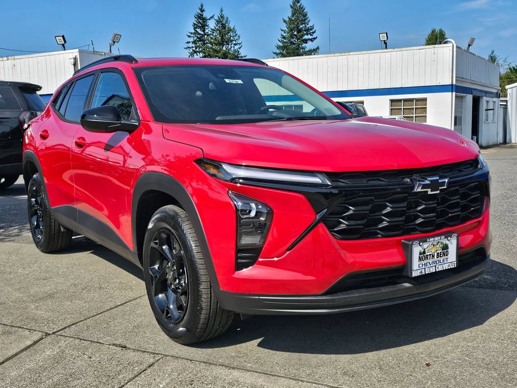 New 2026 Chevrolet Trax LT w/ Sunroof Package FWD image 3