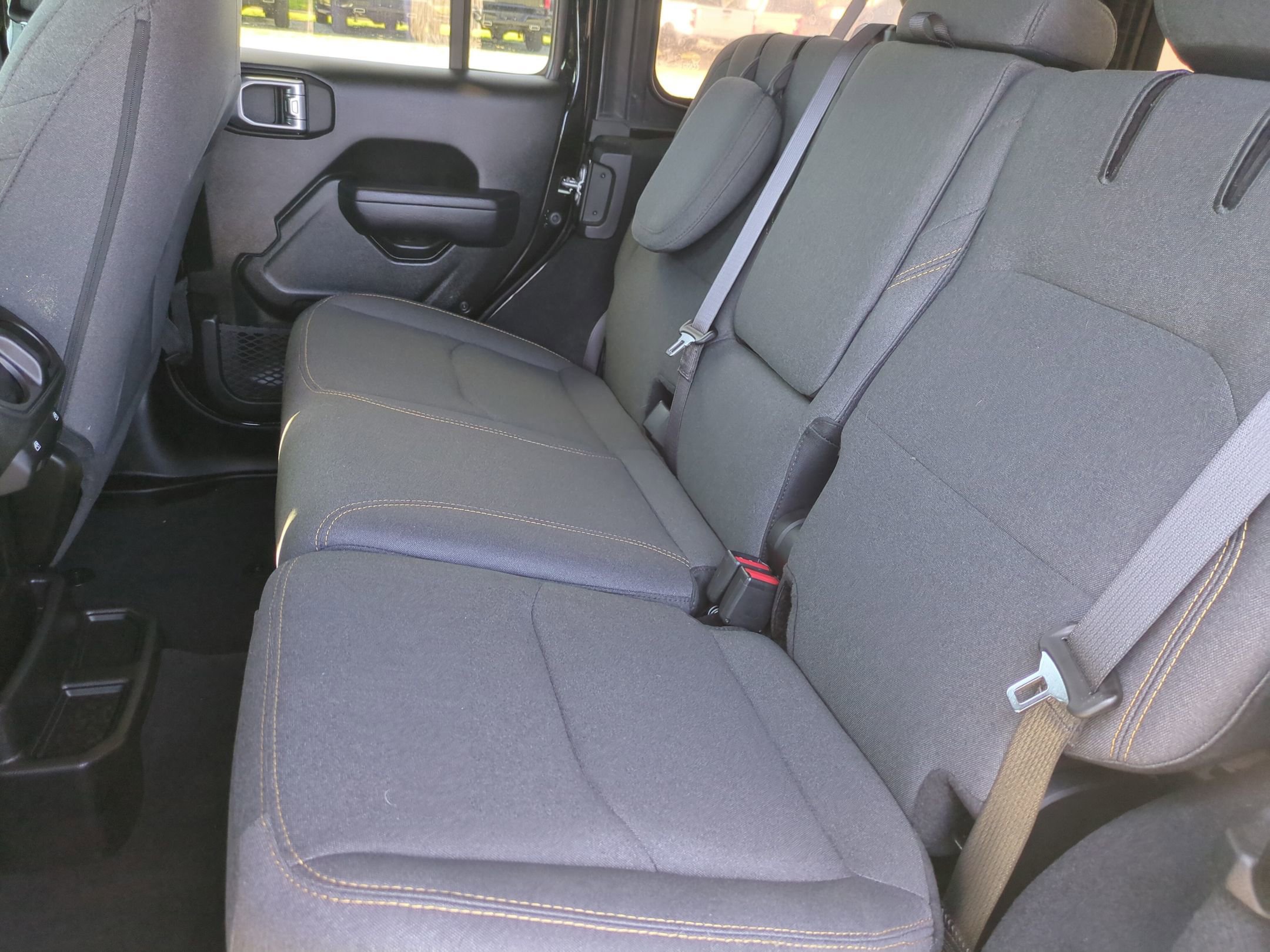 Used 2024 Jeep Wrangler Unlimited AWD/4WD image 30