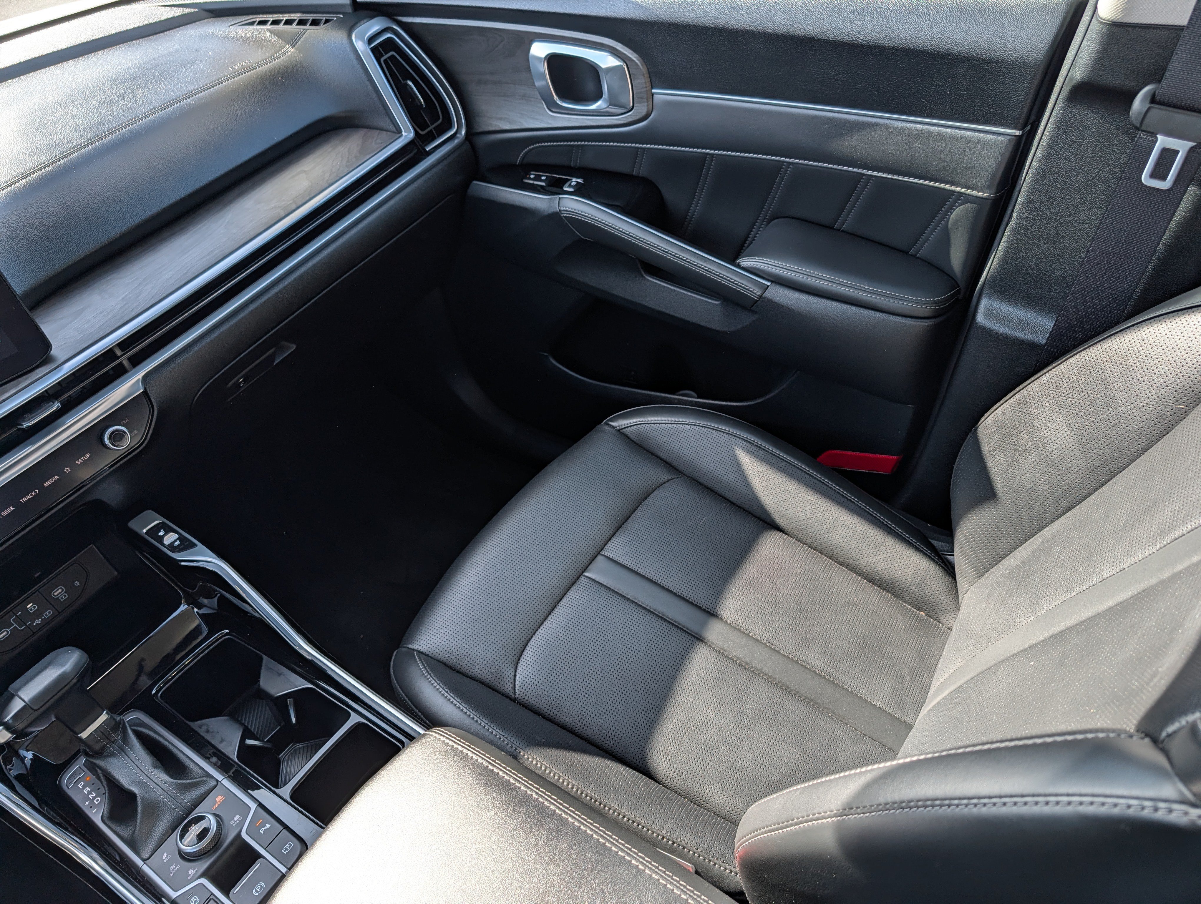 Certified 2025 Kia Sorento SX AWD/4WD image 11