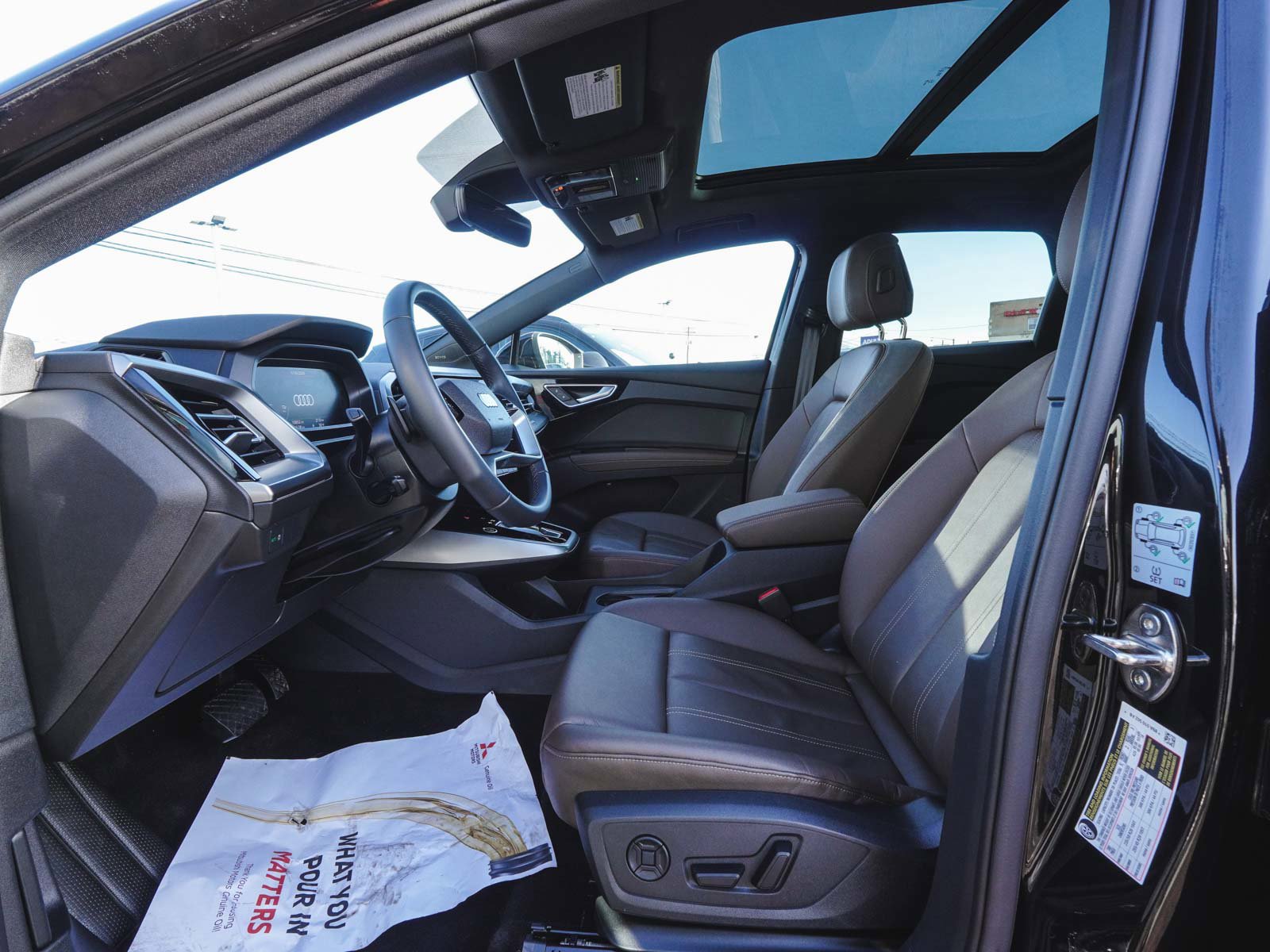 Used 2025 Audi Q4 e-tron Premium Plus image 28