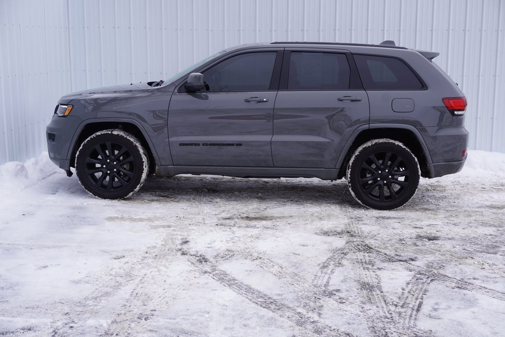 Used 2022 Jeep Grand Cherokee Laredo X image 3