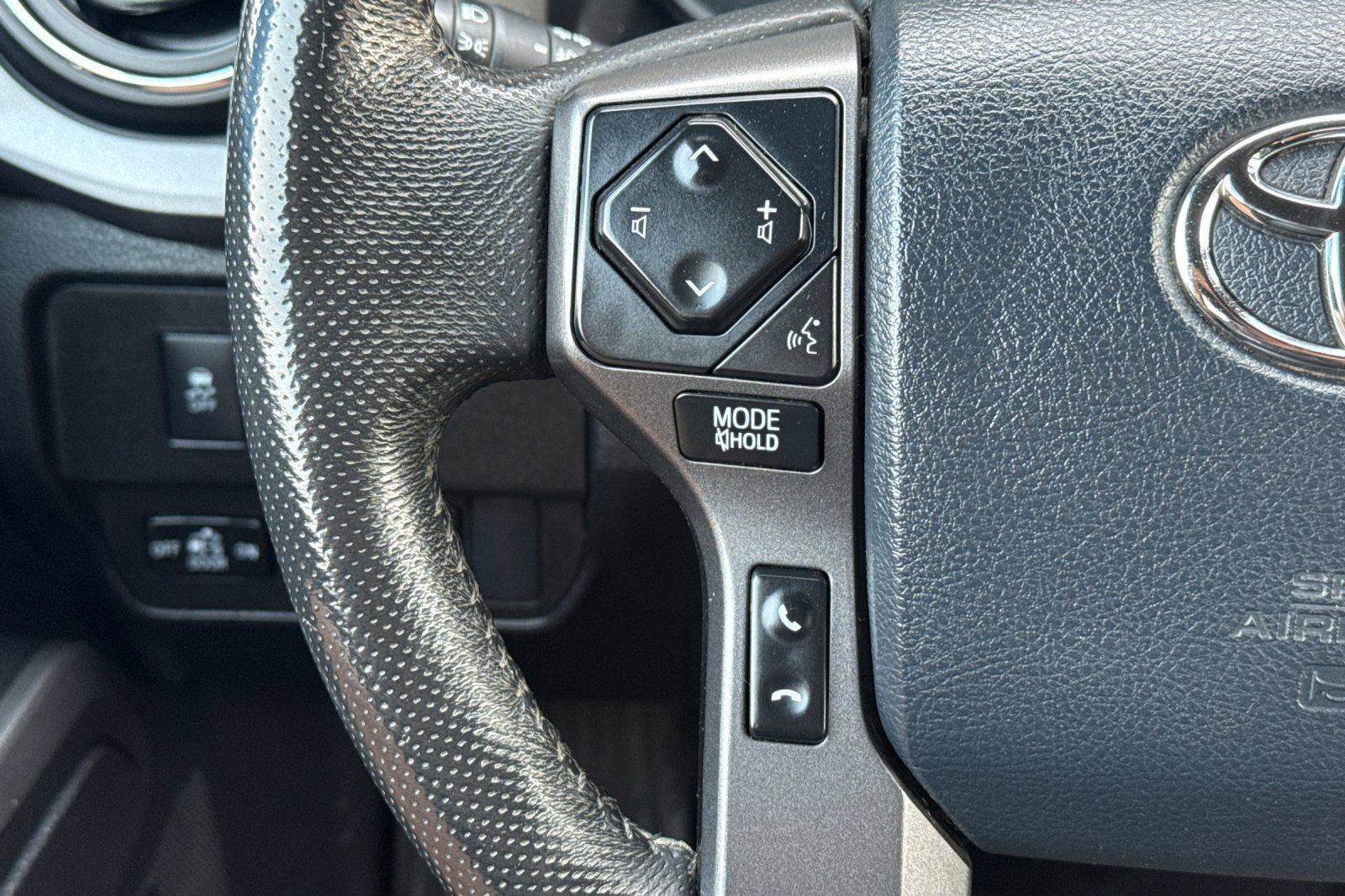 Used 2020 Toyota Tacoma TRD Off-Road w/ TRD Premium Off Road Package AWD/4WD image 35