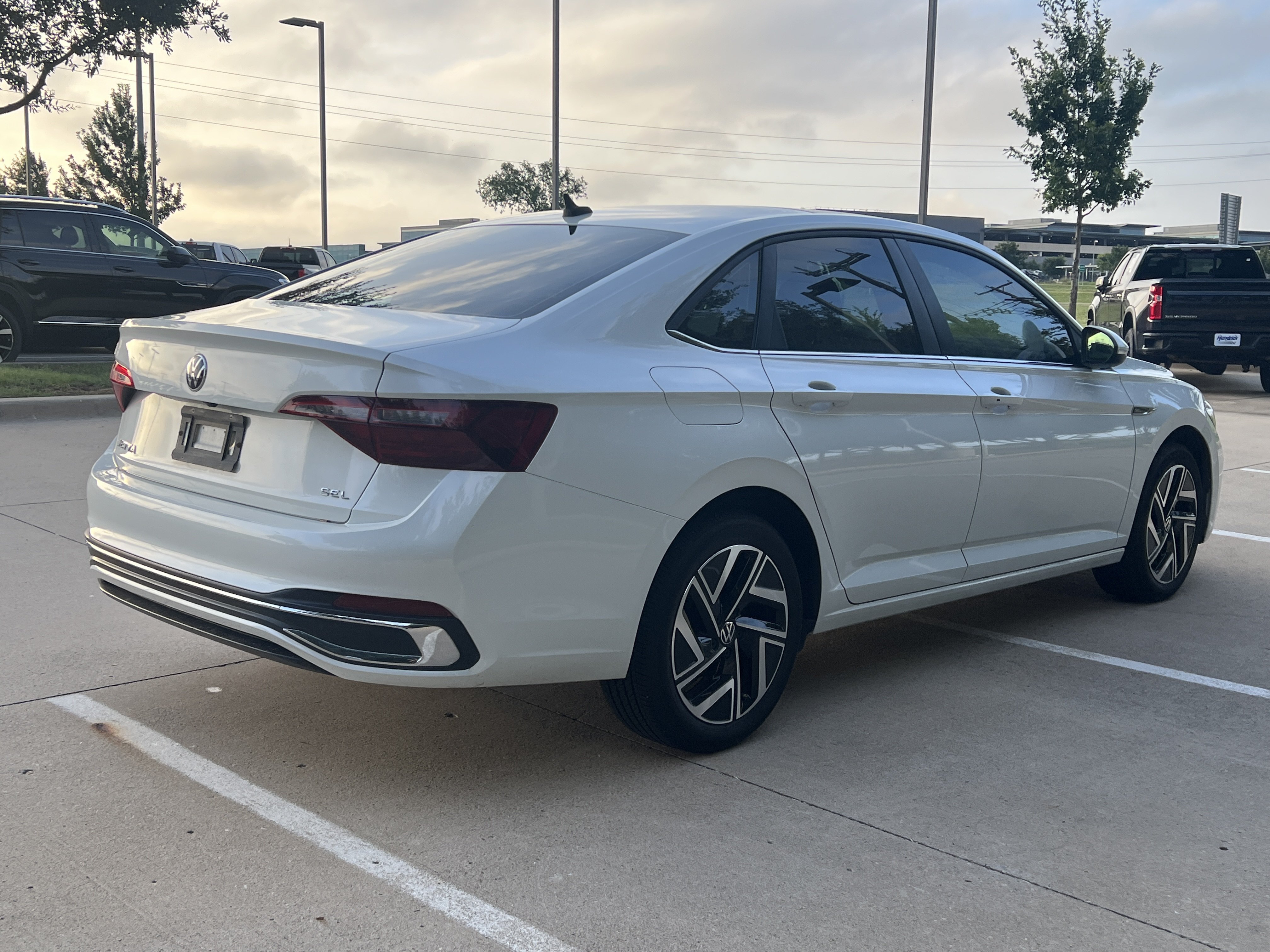 Certified 2022 Volkswagen Jetta SEL FWD image 9