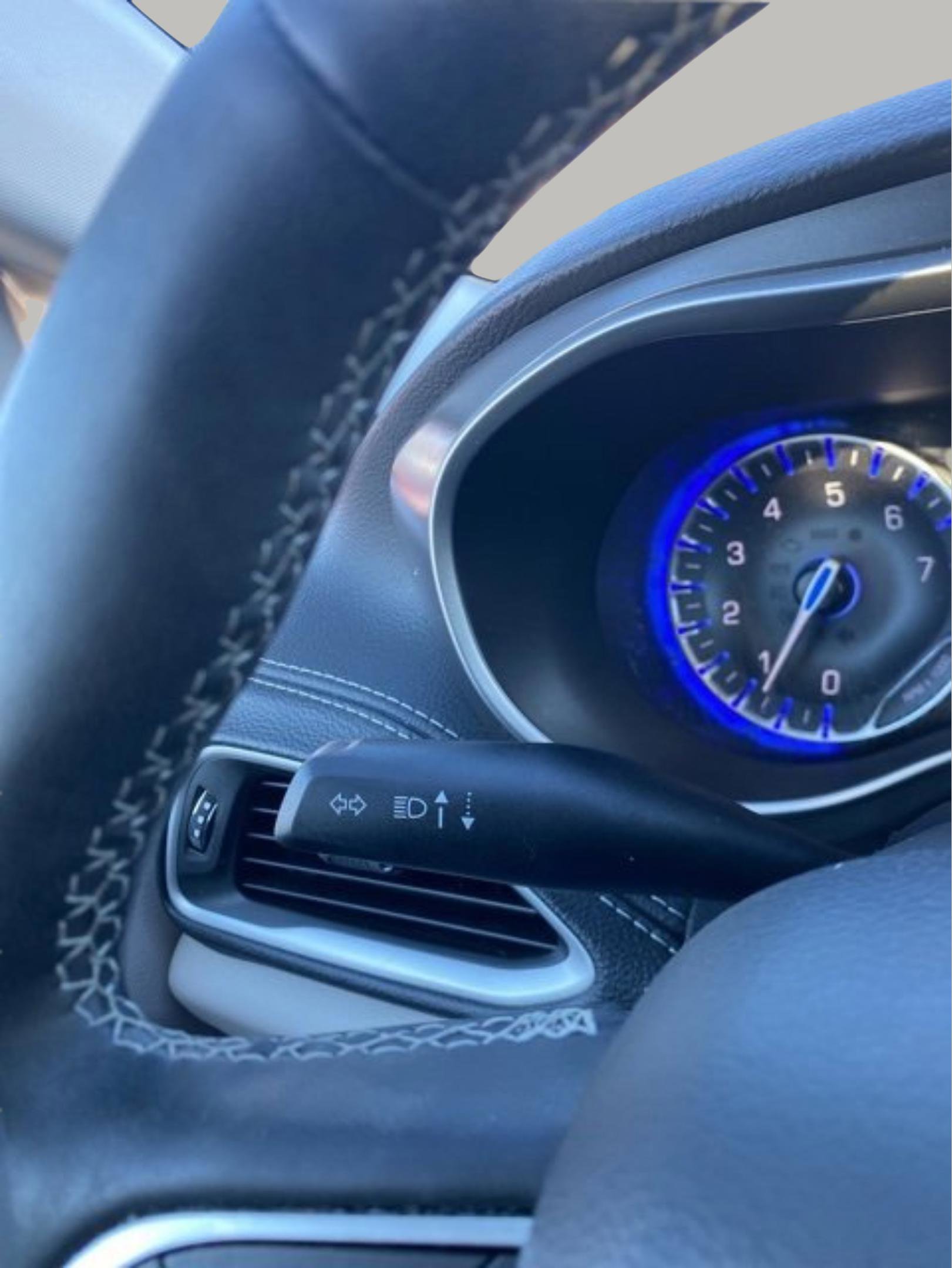 Used 2023 Chrysler Pacifica Touring-L image 19