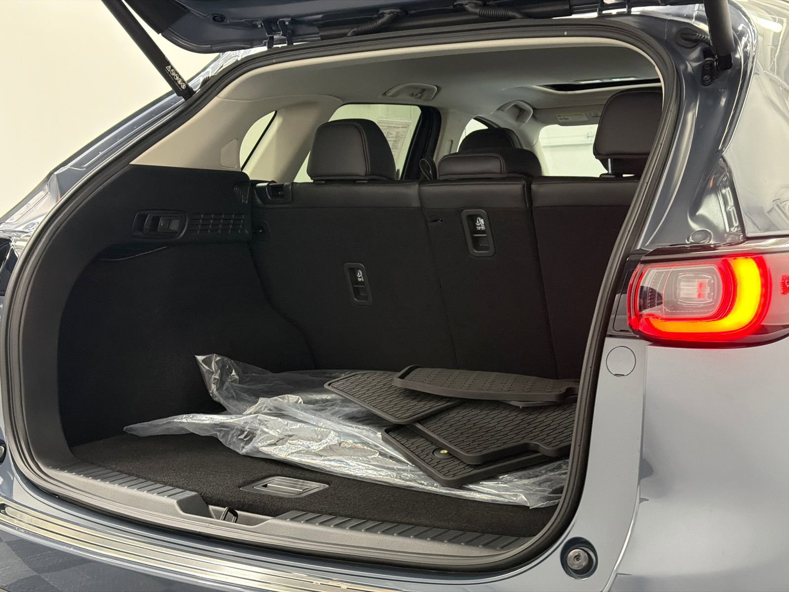 Certified 2025 MAZDA CX-5 Carbon Edition image 8