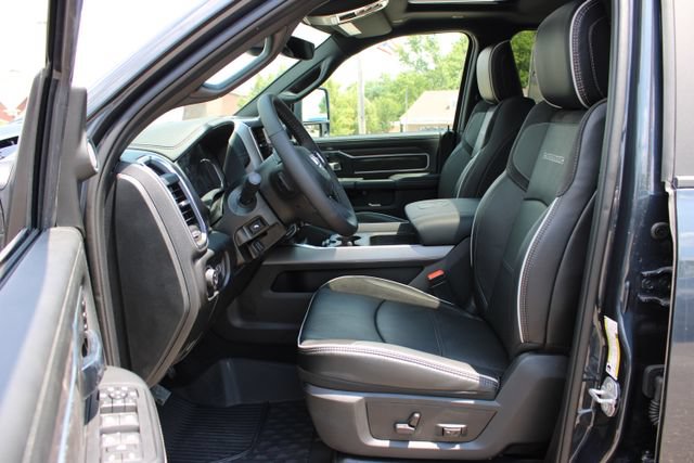 New 2026 RAM 3500 Laramie AWD/4WD image 18