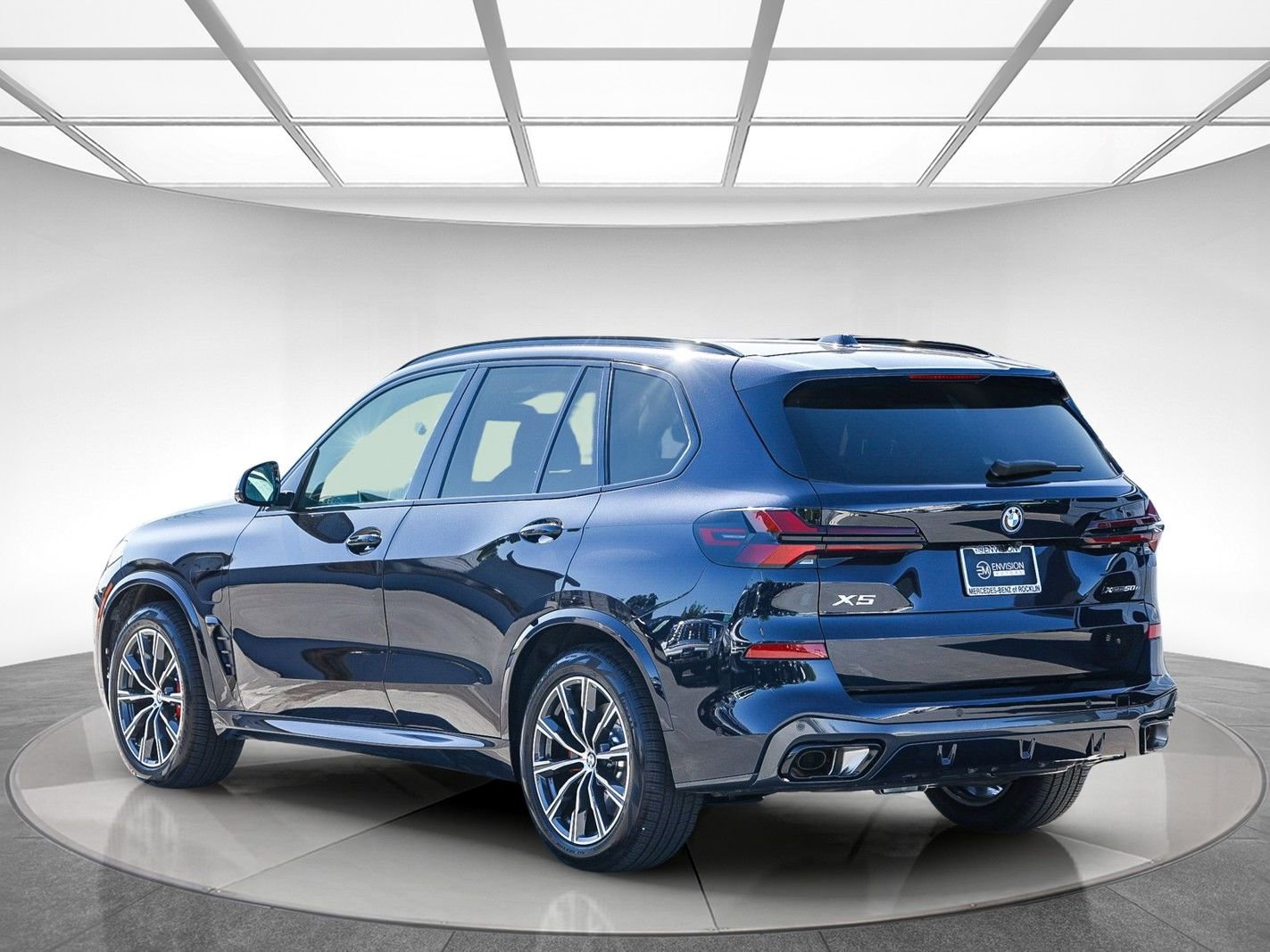 Used 2026 BMW X5 xDrive50e w/ M Sport Package image 2