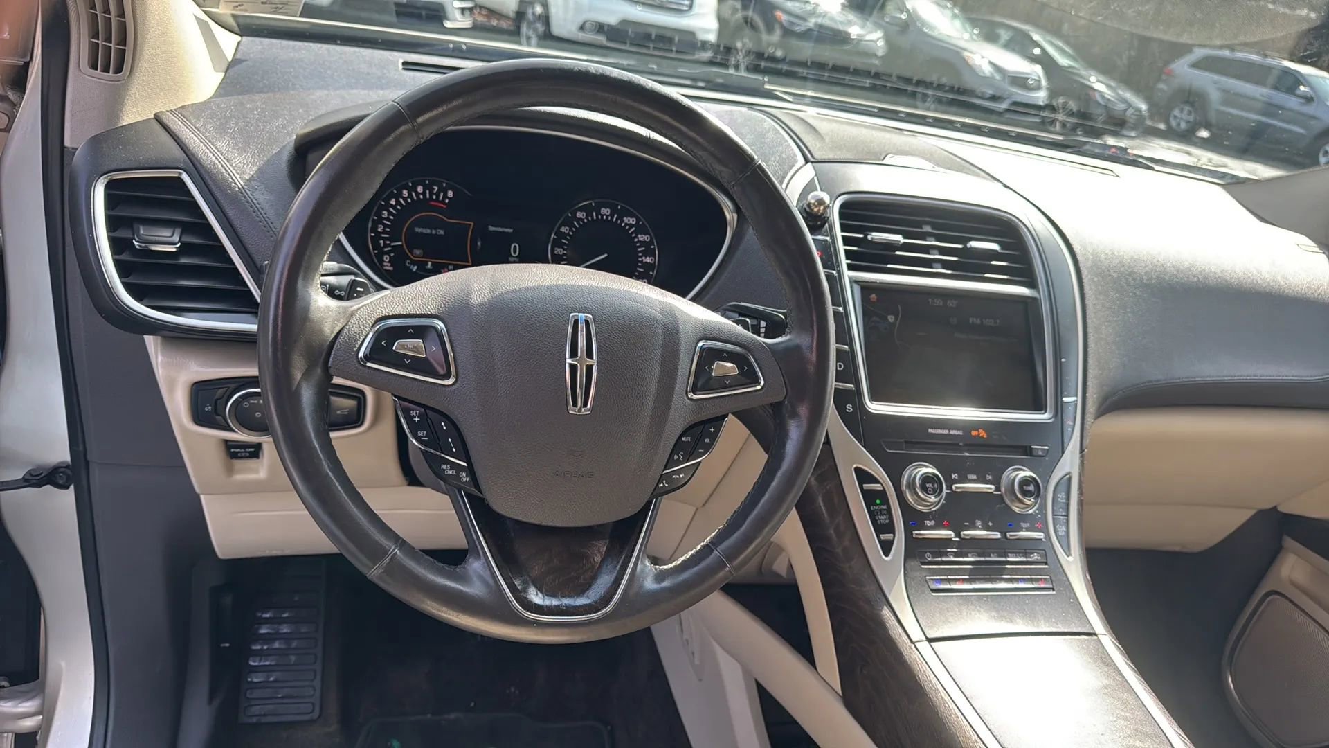 Used 2017 Lincoln MKX Reserve w/ Driver Assistance Package image 9