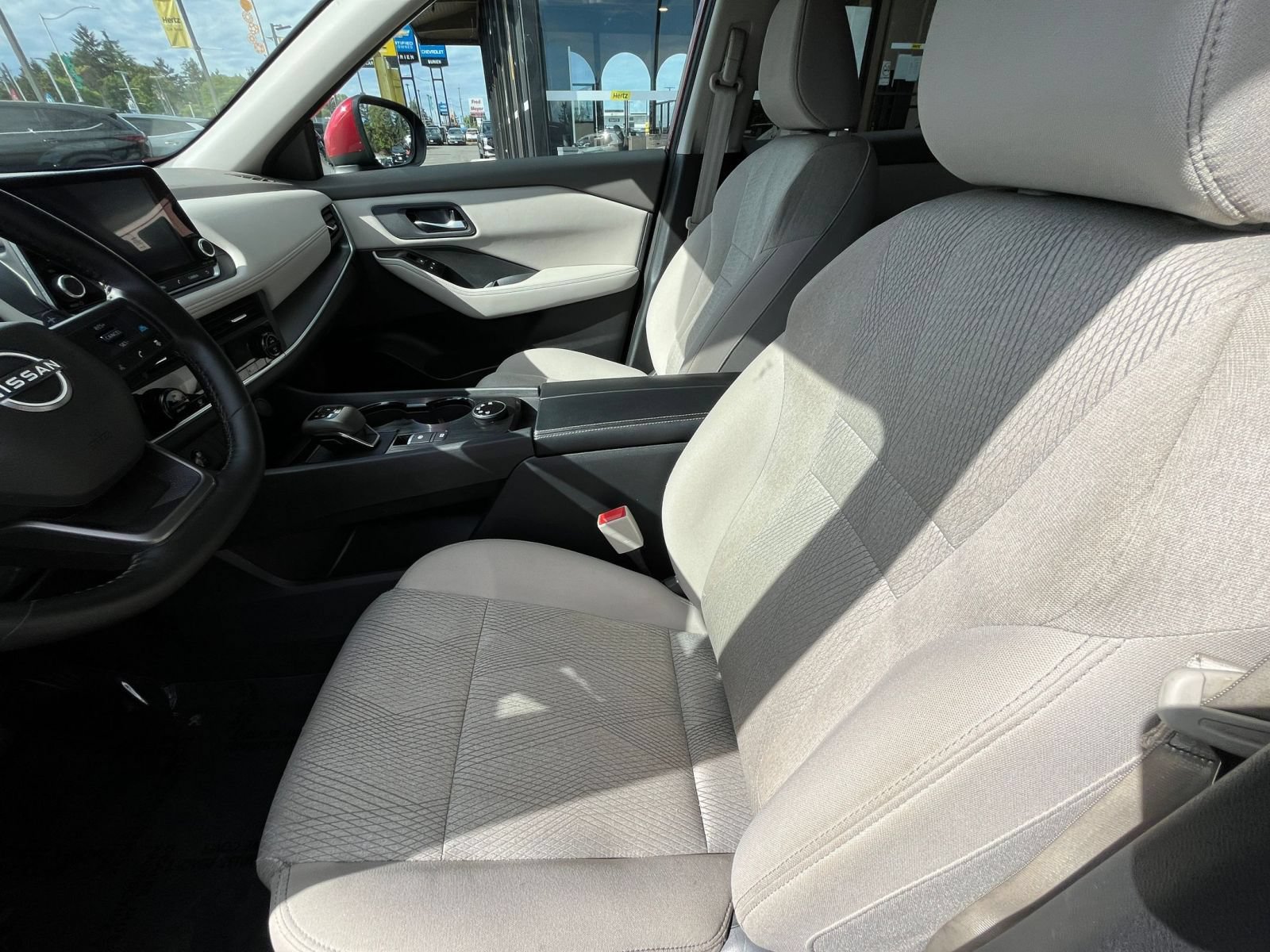 Used 2025 Nissan Rogue SV AWD/4WD image 29
