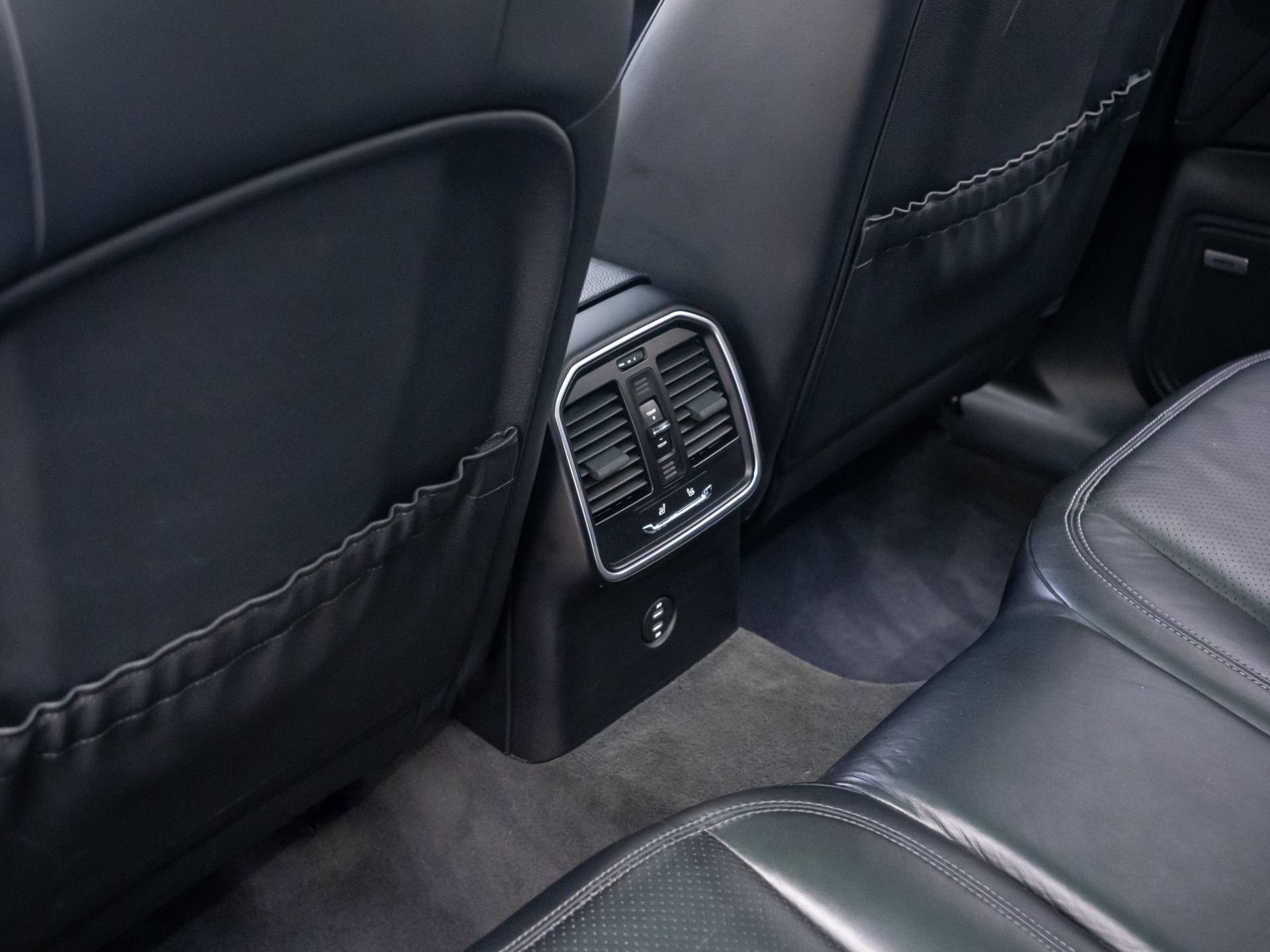 Used 2020 Porsche Macan AWD/4WD image 19