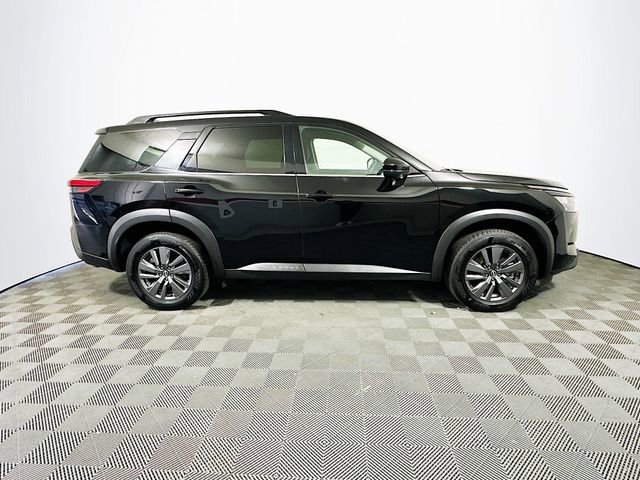 Used 2025 Nissan Pathfinder SV image 9
