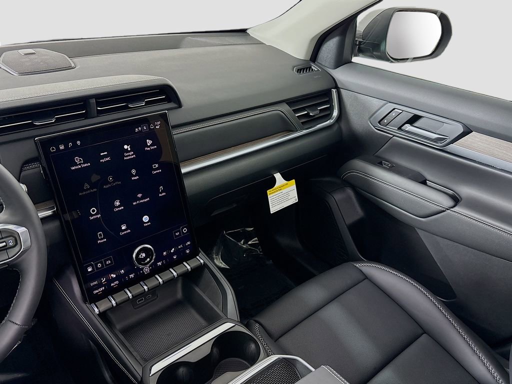 New 2026 GMC Terrain Denali w/ LPO, Black Badging Package image 23