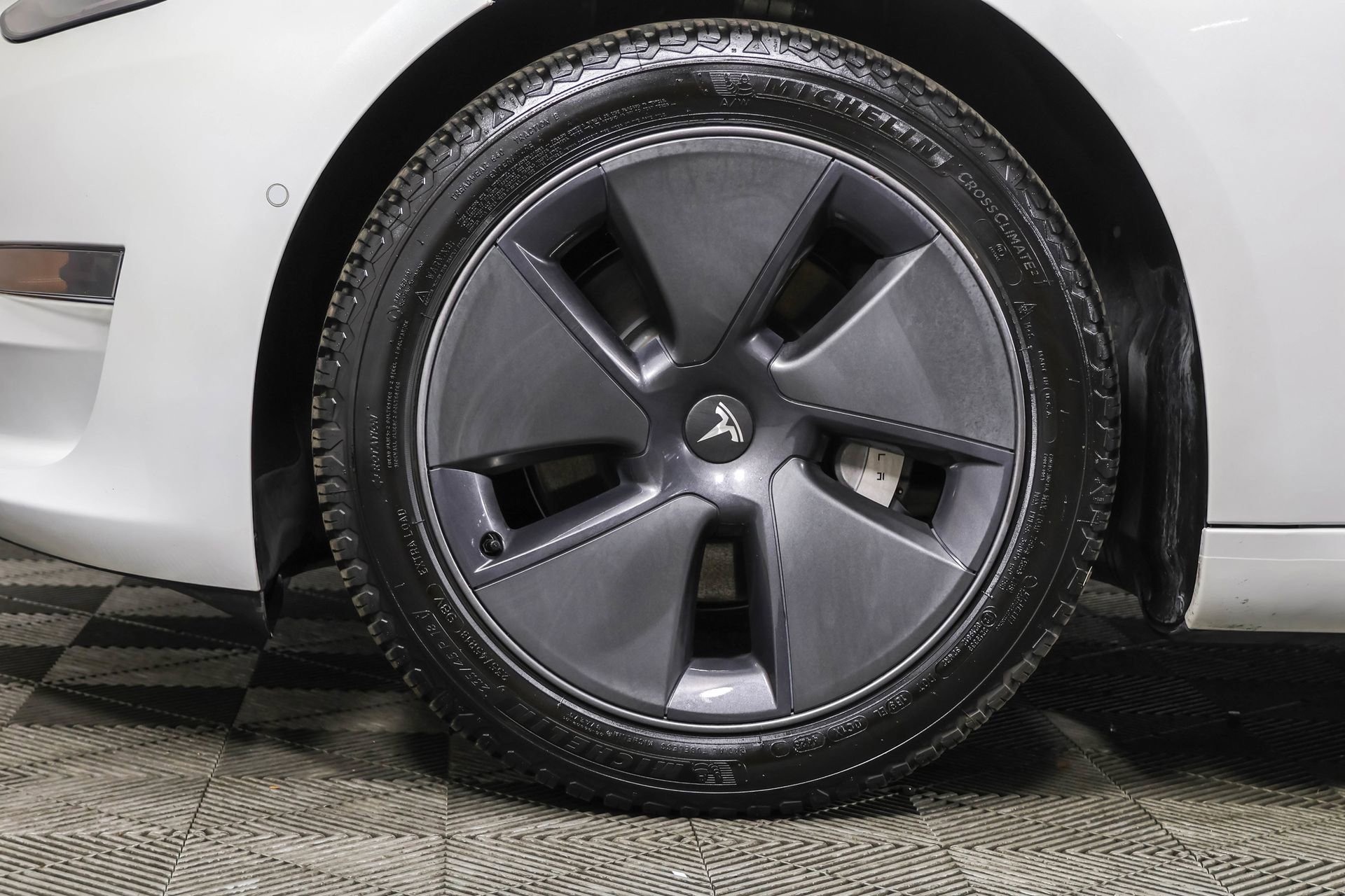 Used 2021 Tesla Model 3 Standard Range Plus image 19