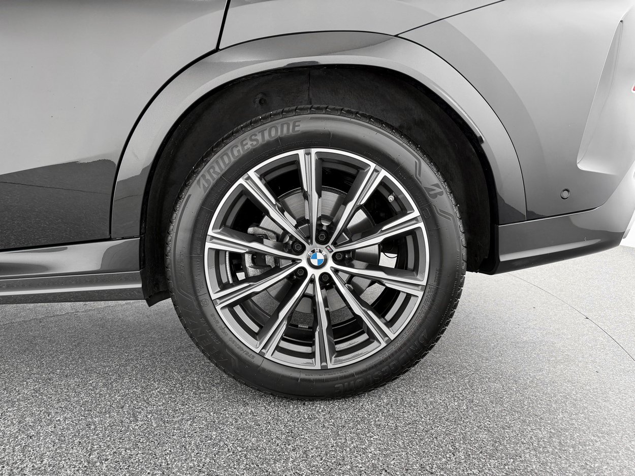 Used 2026 BMW X6 xDrive40i w/ Climate Comfort Package AWD/4WD image 32
