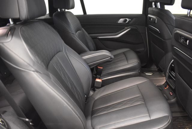Used 2024 BMW X7 xDrive40i w/ M Sport Package AWD/4WD image 17