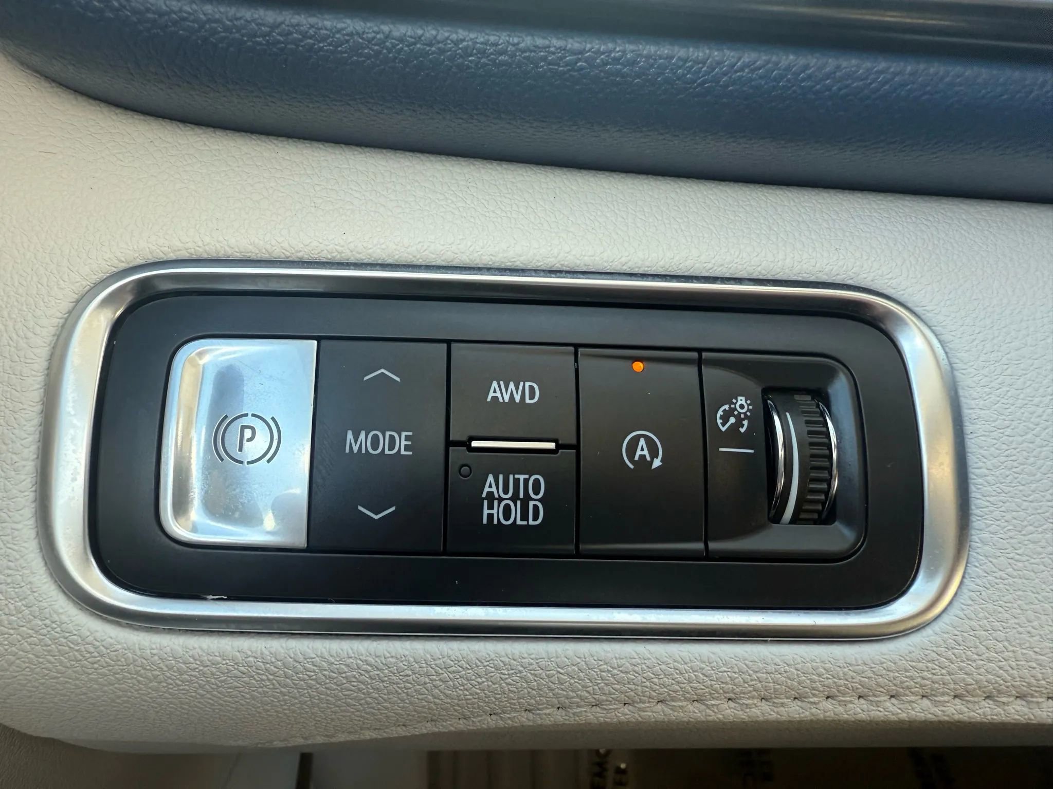 Used 2025 Buick Enclave Avenir w/ Trailering Package, 5000 lbs. image 11