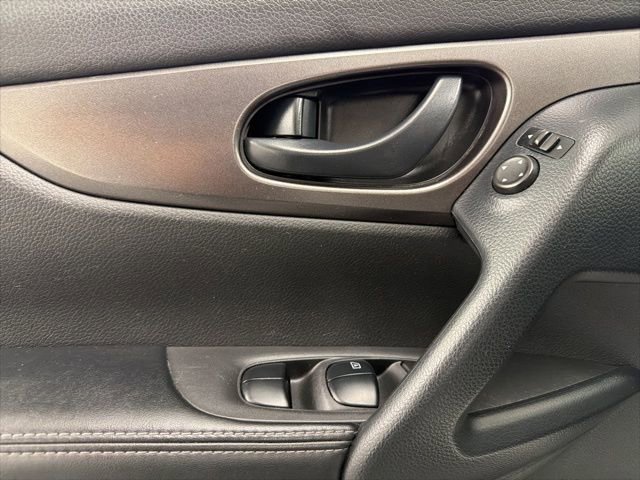 Used 2021 Nissan Rogue Sport S image 22