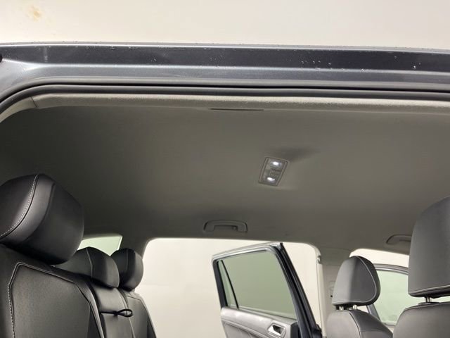 Used 2023 Volkswagen Tiguan SE image 49