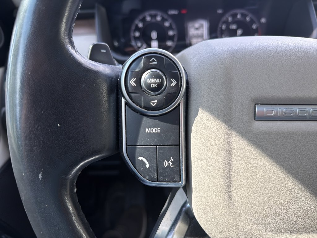 Used 2018 Land Rover Discovery HSE AWD/4WD image 11